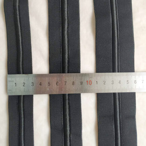 schwarz-gezeichnete-elastische-Bänder