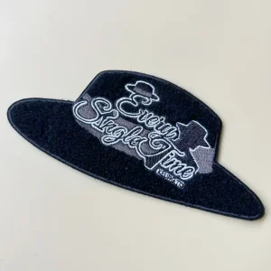 Penjualan Grosir Patch Chenille dengan Bentuk Topi Sesuai Pesanan